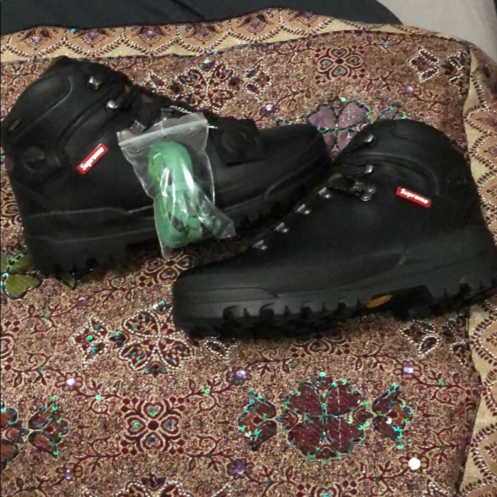 Supreme Timberland Collaboration Gortex boots